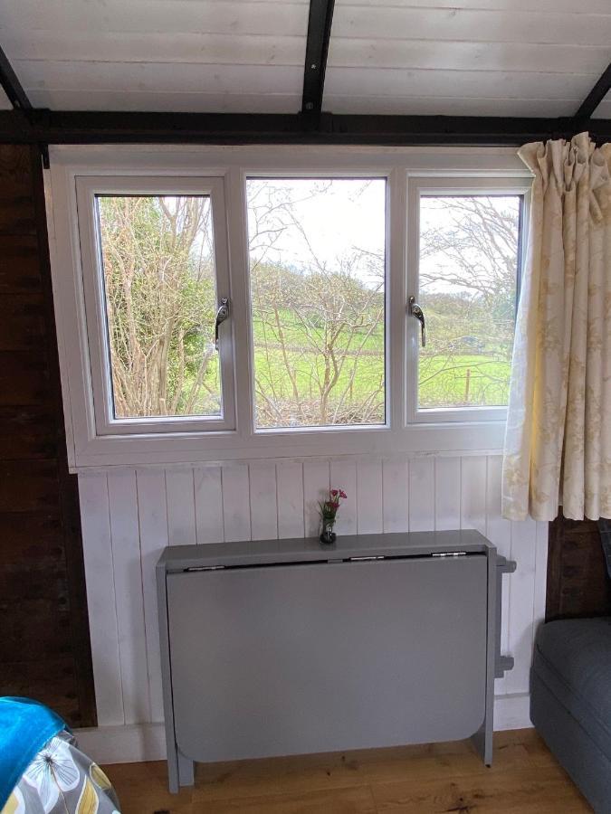 Luxury Cosy Carriage With Electric Private Hot Tub Apartment Hereford Bagian luar foto