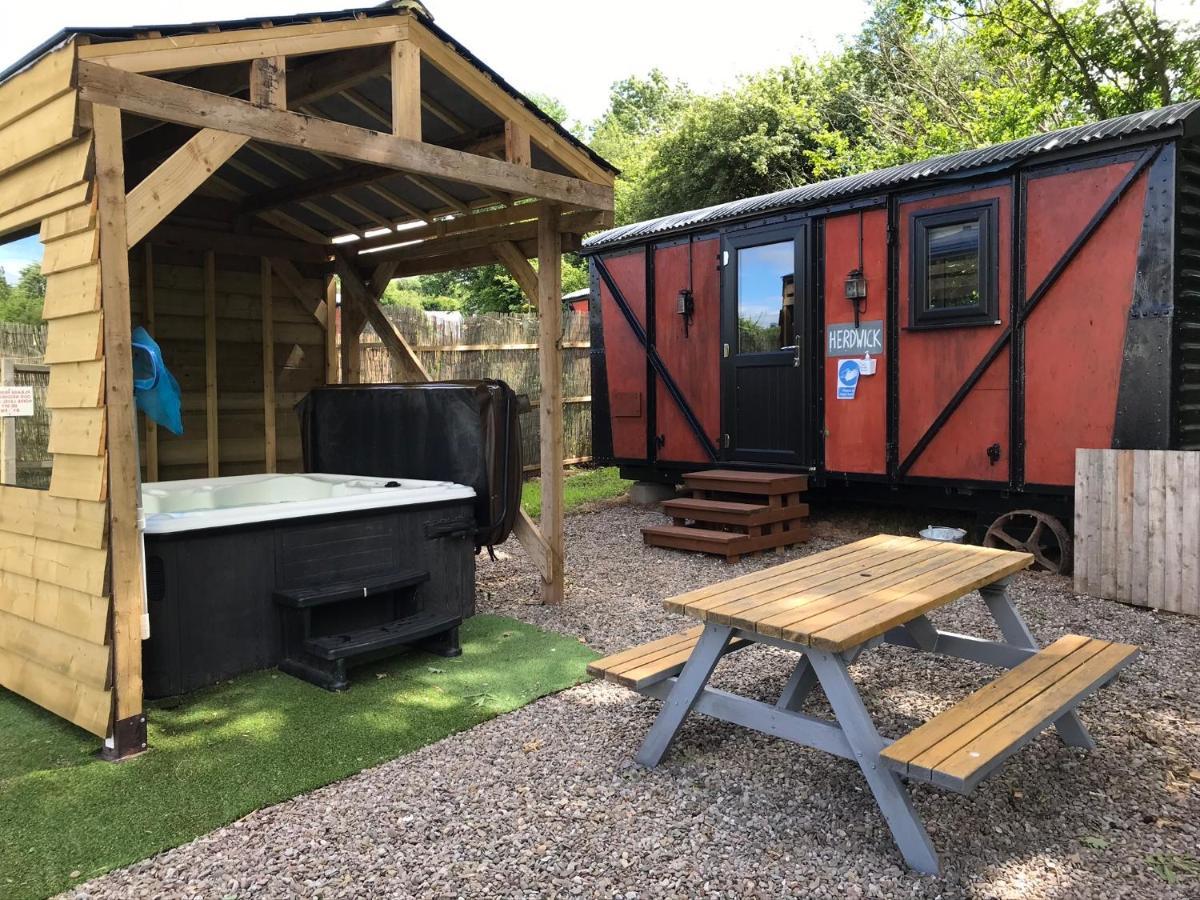 Luxury Cosy Carriage With Electric Private Hot Tub Apartment Hereford Bagian luar foto