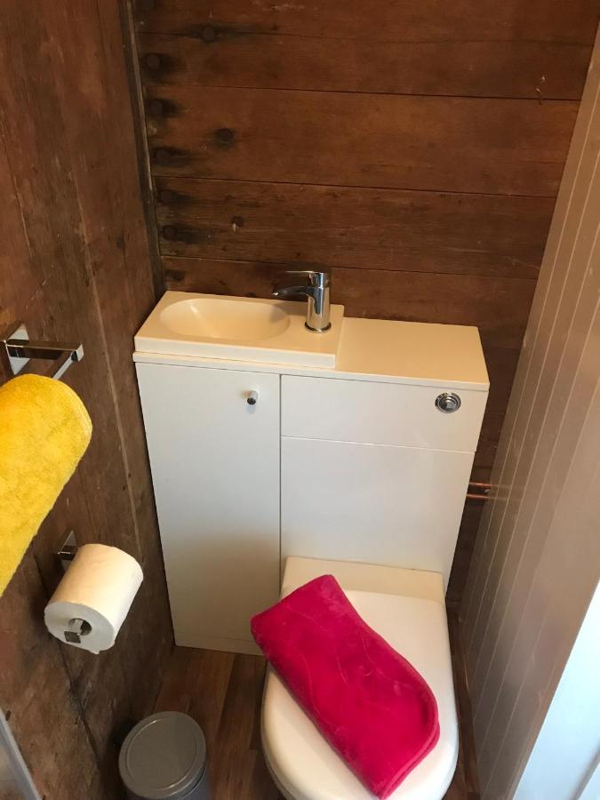 Luxury Cosy Carriage With Electric Private Hot Tub Apartment Hereford Bagian luar foto